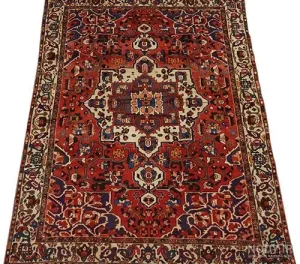 قالی شویی در میدان ملت